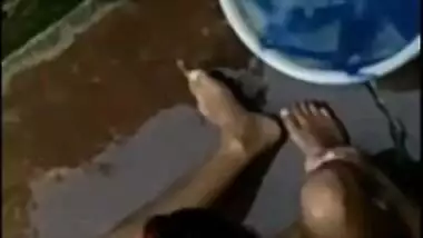 Desi sexy aunty nude bathing outdoor secretly recorded by neighbour