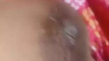 Desi mom with spread legs flashes nipples and voluptuous body close-up