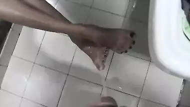 Oh ! Are You Peeing On My Feet First Time In Sri Lanka අයේෂගෙ කකුලට චූ දාල With Sri Lankan