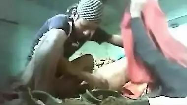 Mature Desi wife cheats on her husband with a young guy outdoor, mms sex