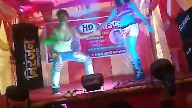 Desi hot girl stage dance very hot