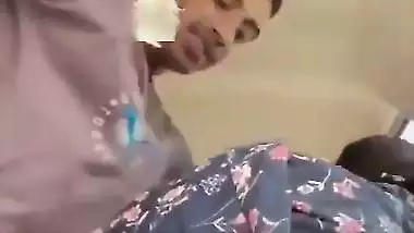 Girl seduces her lover in car and enjoys desi outdoor sex