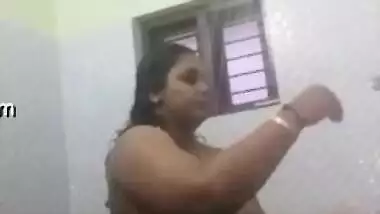 Man set the camera to film big beautiful Desi woman and her XXX tits